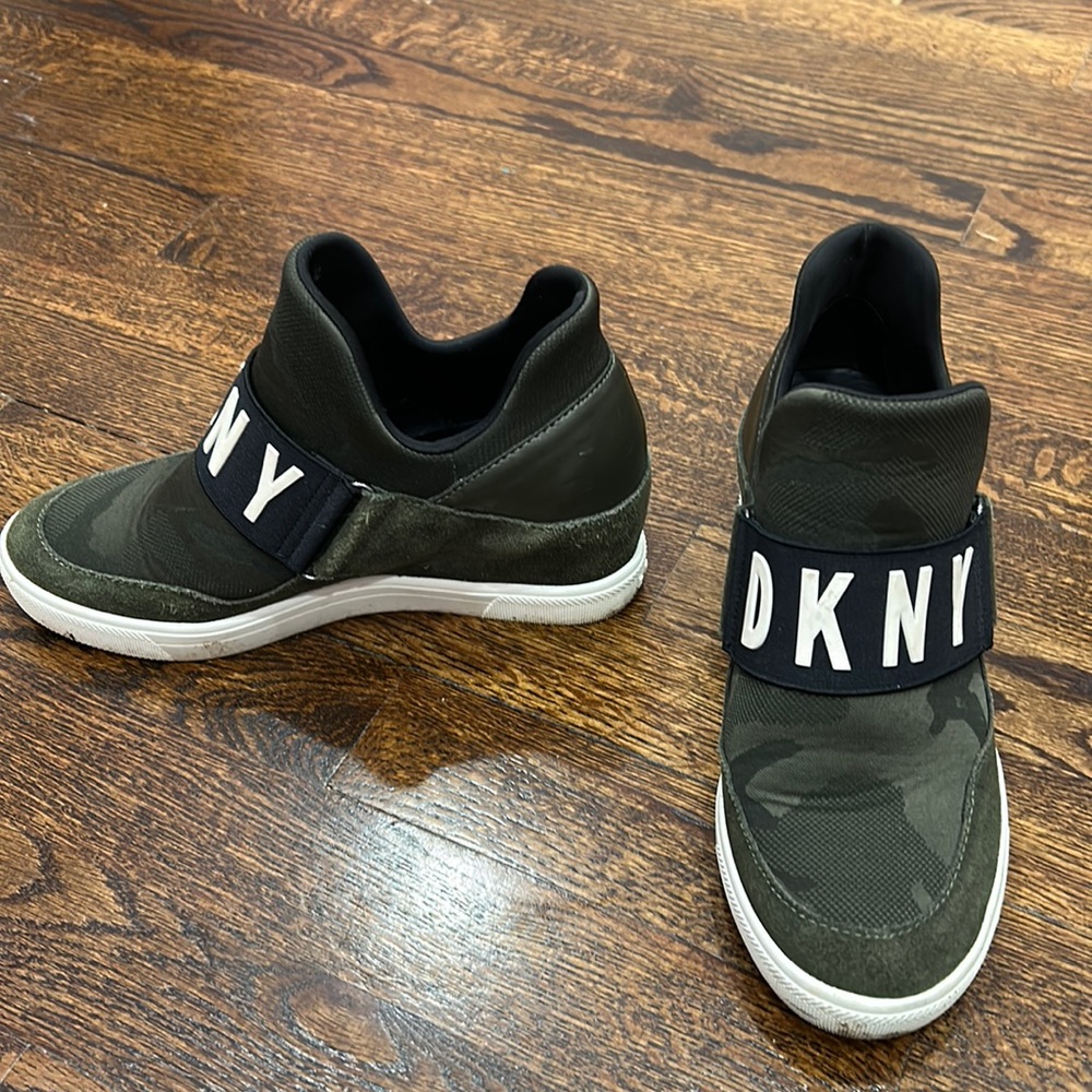 DKNY